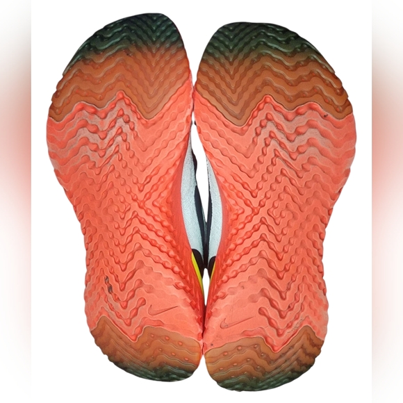 Nike Epic React Flyknit Running Shoes, Youth 7 - Picture 8 of 9